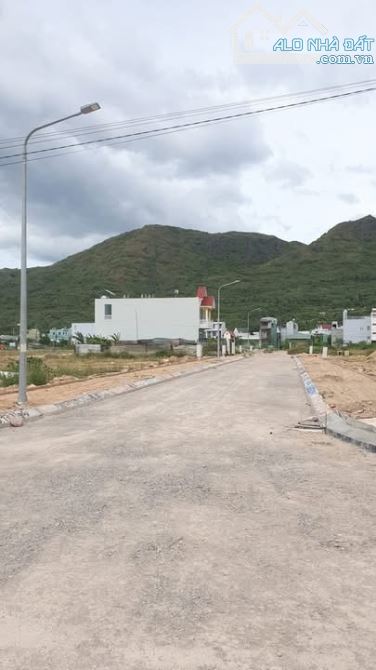 Bán vài Lô Đất Khu Biệt Thự Nhơn Phú. Dt 297m2. Giá 6ty 300 - 2