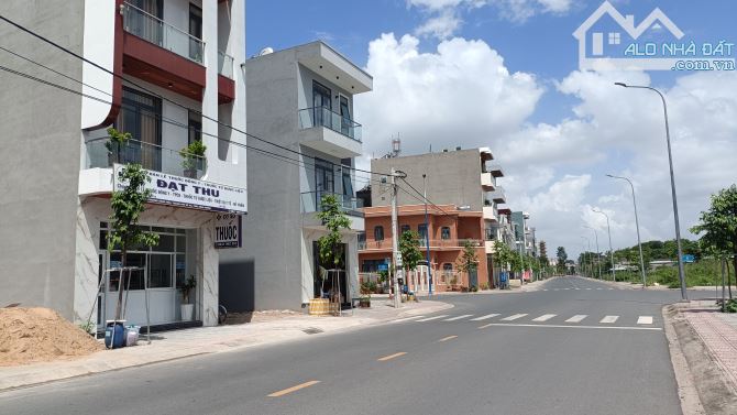 💥BÁN GẤP LÔ ĐẤT MẶT TIỀN, KTC ĐÔNG HOÀ C, NGANG 5M, QL1K, DĨ AN, CHỈ HƠN 5 TỶ