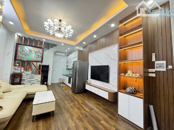 LÔ GÓC - CÁCH MẶT PHỐ 15M - NHÀ ĐẸP Ở LUÔN - FULL ĐỒ NỘI THẤT 3 PN.