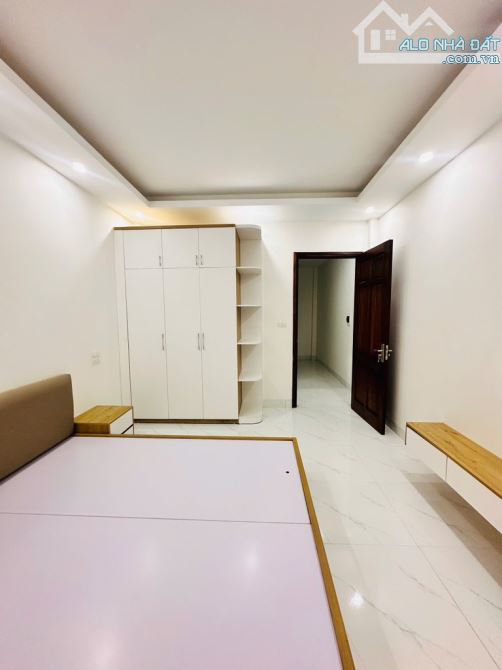 NHÀ NGUYỄN KHÁNH TOÀN , CẦU GIẤY , xây mới 33M , 5TẦNG, 50m ra Ô TÔ , ngõ Thông Rộng