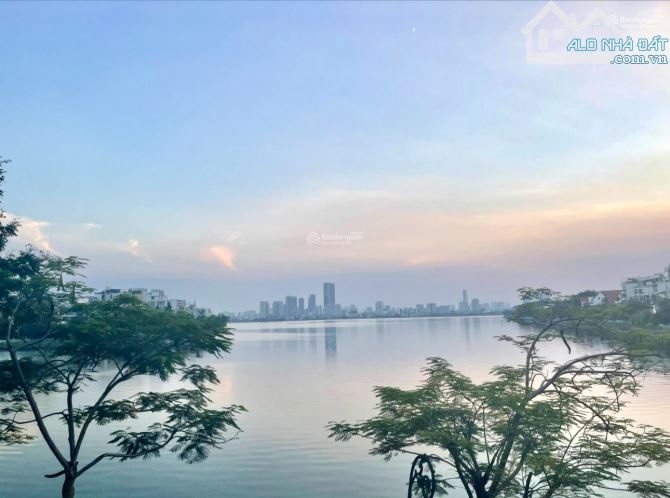 Chính chủ cần bán đất mặt phố VIP - KINH DOANH đa dạng TRUNG TÂM Tây Hồ. 61m, giá 24 tỷ.