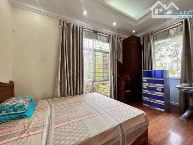Bán nhà Hoàng Văn Thái ô tô tránh mặt tiền rộng lô góc kinh doanh dt106m2 giá 26.5 tỷ