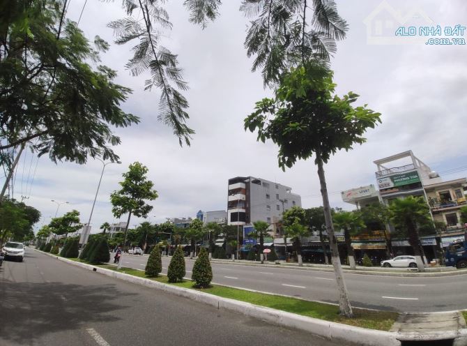 Bán nhà 3 tầng 3 mê đúc mặt tiền đường Ngũ Hành Sơn, bên cạnh Đại học Kinh Tế Đà Nẵng