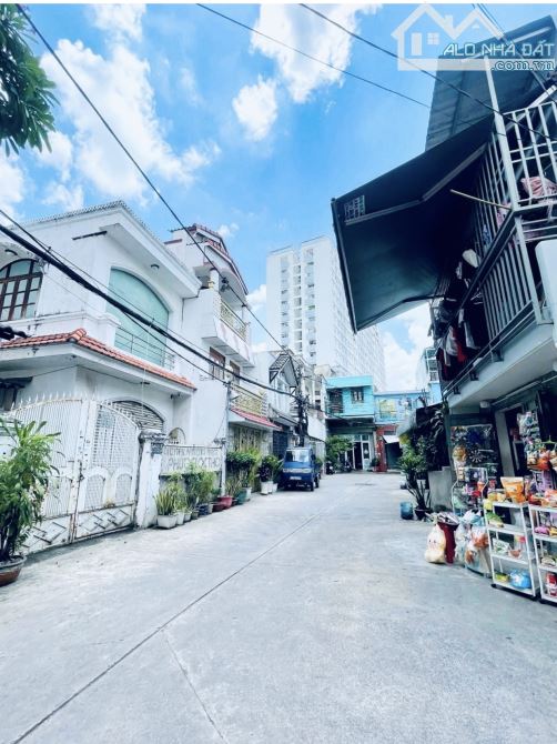 🏵️NHÀ MỚI Ở LIỀN KẾ EAON TP- 4 TẦNG 2MẶT TIỀN HẺM xe hơi vô nhà TẶNG FULL NỘI THẤT