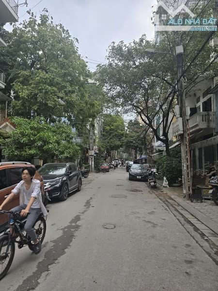 BÁN NHÀ NGHĨA ĐÔ CẦU GIẤY 76m 33 TỶ MT 4.5m 2 THOÁNG VỈA HÈ Ô TÔ TRÁNH KINH DOANH