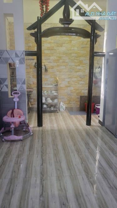Bán nhà 2 tầng hẻm Thống Nhất, trung tâm thành phói