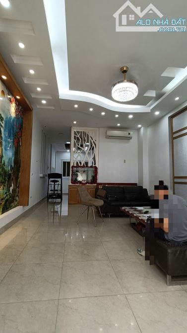 🏢 SIÊU PHẨM MẶT PHỐ VỈA HÈ – GARA Ô TÔ – 2 THOÁNG – GẦN HỒ VĂN QUÁN