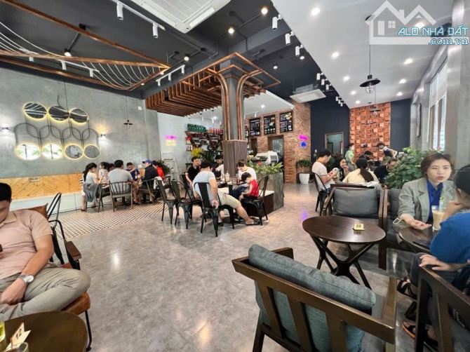BÁN NHÀ 3 TẦNG ĐANG KINH DOANH CAFE - LÔ GÓC – ĐƯỜNG 10.5M – GẦN BIỂN THANH KHÊ - 21 TỶ