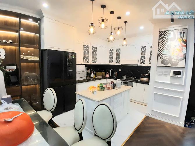 CĂN HỘ HỒ GƯƠM PLAZA 141m2-3PN-nhỉnh 8tỷ, TẶNG FULL NỘi THẤT