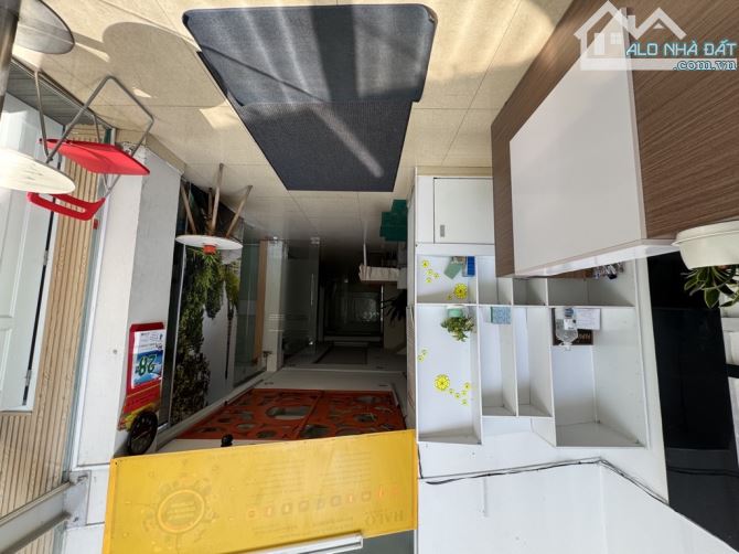 Building đa chức năng - dòng tiền 220tr/tháng - sát Q. 1 trước nhà 12m - 10x23m nở hậu 12m