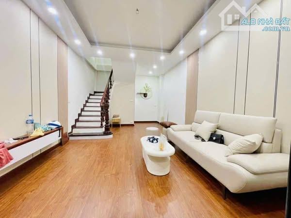 BÁN NHÀ PHỐ KHÂM THIÊN – ĐỐNG ĐA, NGÕ THÔNG RỘNG, NHÀ 5 TẦNG VUÔNG VẮN, NỘI THẤT ĐẸP.
