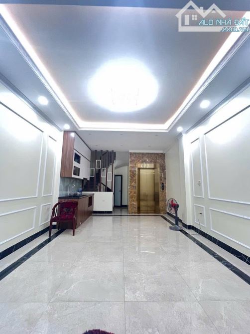 Bán Nhà Cầu Giấy Xây Mới - DT 50m2 × 6 Tầng Thang Máy - Lô Góc 3 Mặt Thoáng - Kinh Doanh