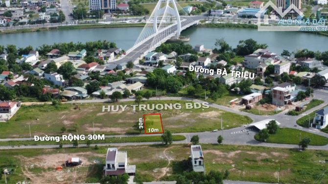 300m2 đường 30m ngay ngã tư giao lên chân cầu Dây Văng