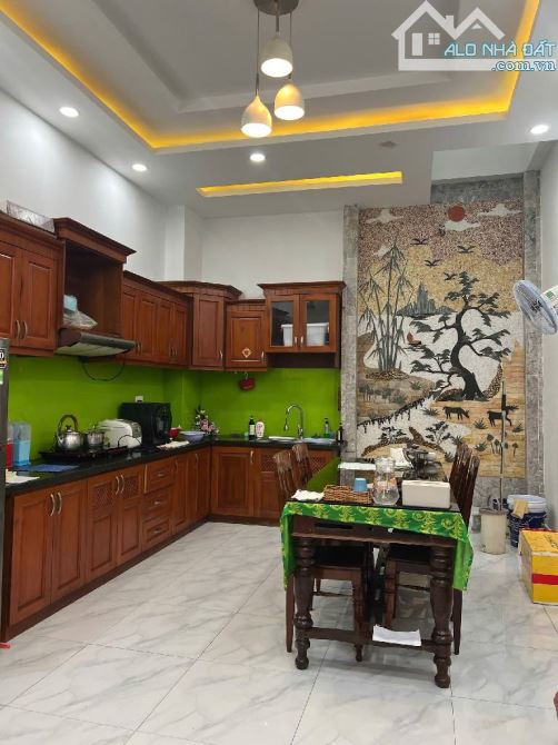 Nhà Q7, ô tô ngủ trong nhà, 4x15m, 4 tầng, chỉ 8.4 tỷ