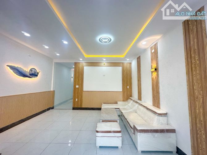 BÁN NHÀ CẤP 4 MỚI DT: 93M2 - NGANG 5M. NGAY CỔNG SAU CÔNG TY POUCHEN P.BỬU HOÀ. GIÁ 2,4 TỶ
