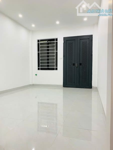 MẶT PHỐ VĂN CAO BA ĐÌNH 11 TỶ DT 50M MT 4M 5T Ô TÔ TRÁNH KINH DOANH SẦM UẤT