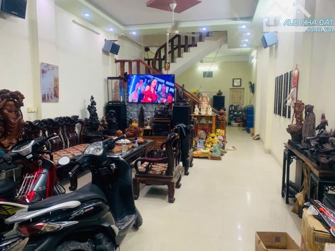 Tìm chủ có duyên Nhà 3 tầng đẹp – P. Nam ngạn cũ đường lớn kinh doanh thuận tiện MT 5M