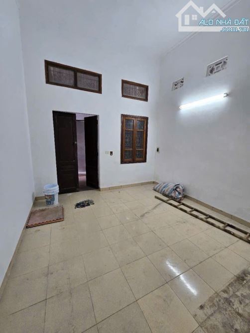 Bán nhà Ngọc Khánh, lô góc, ngõ thông, gần phố, mặt tiền rộng, 39m2, 3 tầng, giá 6.9 tỷ