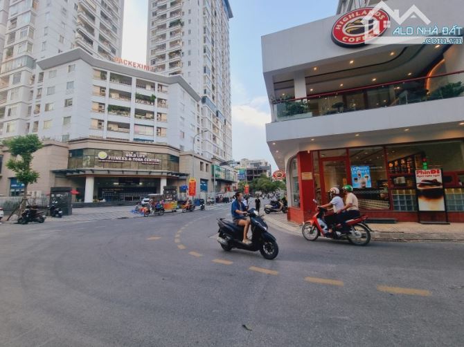 TÂY HỒ - Ô TÔ TRÁNH – 135 M2 DẤT – MẶT TIỀN 6.8 M – GIÁ 29.3 TỶ.  SIÊU PHẨM TÂY HỒ