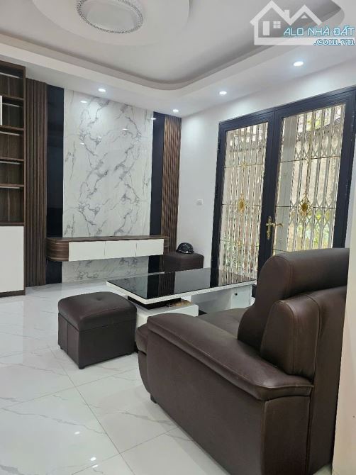SIÊU PHẨM ĐỘI CẤN BA ĐÌNH 10 TỶ DT 60M MT 10M 4T NHÀ 2 MẶT TIỀN KINH DOANH