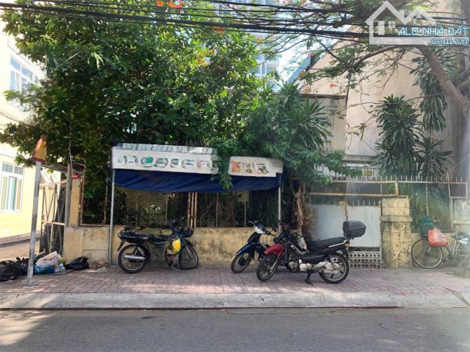 CĂN GÓC 2 MT PHỐ HÀN ĐƯỜNG ĐỐNG ĐA 271M2, NGANG GẦN 10M GIÁ 220TR/m2. Nha Trang