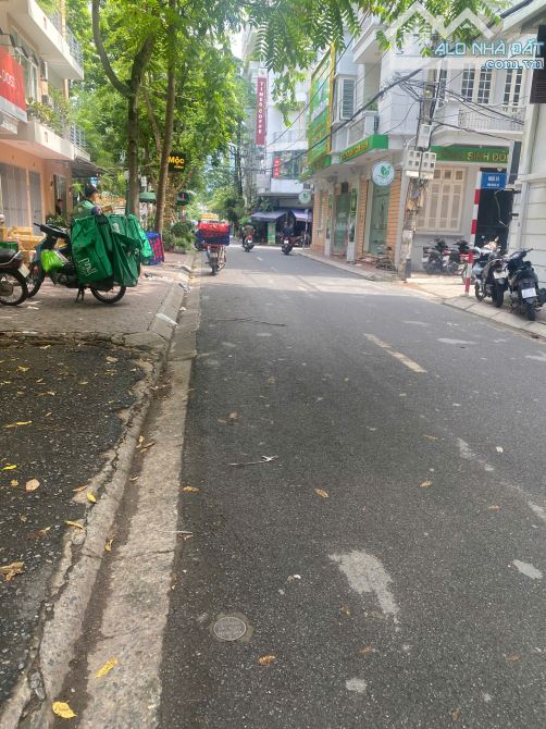 BÁN NHÀ PHÂN LÔ CẦU GIẤY – Ô TÔ TRÁNH – KINH DOANH – 20M RA PHỐ - 45M2, GIÁ 17,1 TỶ