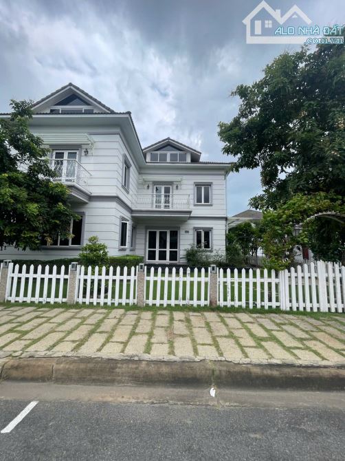 Bán biệt thự 2 MT Đông Nam khu 216 Nguyễn Văn Hường Thảo Điền. 300m2 giá 68 tỷ
