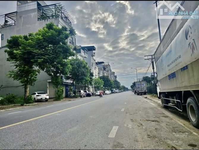 -Bán nhà từ móng - Đón sóng đầu tư tại số 23 ngõ 84 Nguyễn Thời Trung, Thạch Bàn, Long Biê