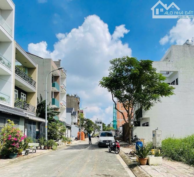 Bán đất - Mặt tiền - R ẻ nhất KDC Êm đềm - 5x18m - Giá 6 tỷ