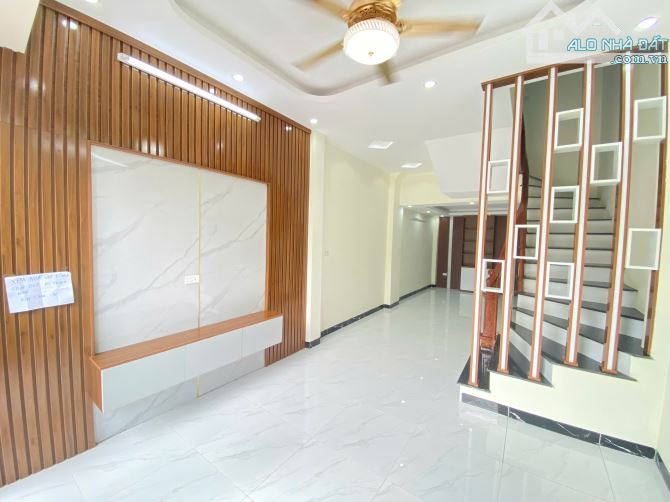 🔥BÁN NHÀ 4,5 TẦNG NGÕ 61 TÂN LẬP – ĐỐI DIỆN CHỢ, VÀI BƯỚC CHÂN RA TRỤC CHÍNH – GIÁ 5 TỶ🔥