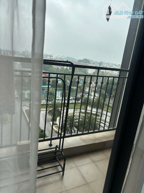 Bán căn chung cư Vinhome dt 74m2 mt 5m hướng đb giá 5.4 tỷ