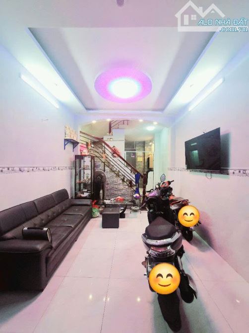 Nhỉnh 5 tỷ. Nhà bán vừa ở vừa kinh doanh Phan Xích Long, p3, Phú Nhuận
