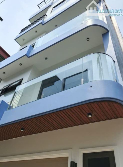 Hiếm nhà bán, lô góc, mặt tiền rộng, ngõ nông, gần ô tô, 5 tầngThượng Thanh, Long Biên.