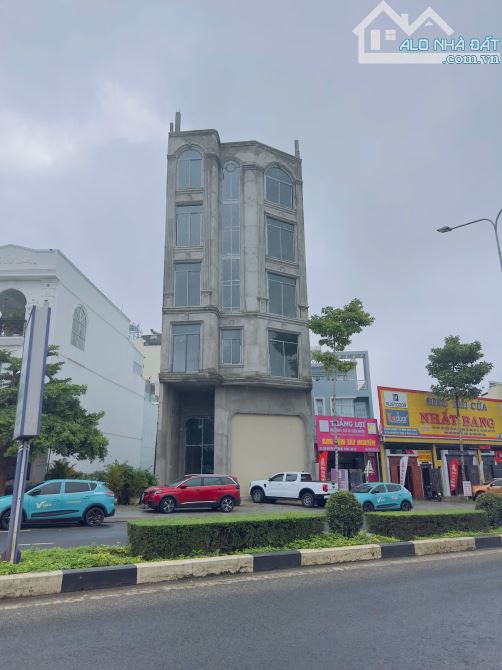 BÁN TÒA NHÀ KHÁCH SẠN 7 TẦNG MẶT TIỀN NGUYỄN TẤT THÀNH - TRUNG TÂM PLEIKU - GIA LAI