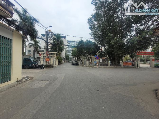 Bán đất phố Tân Thụy,100m2- mt5m- 20 tỷ hơn, ô tô, ngõ thông, gần phố Nguyễn Lam