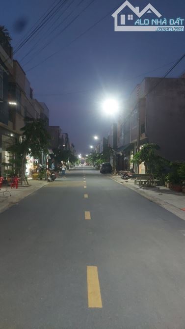 Chỉ 2.4 tỷ nhà 2 tầng (5.5x11) đường An Phú 24, An Phú, Thuận An, Bình Dương.