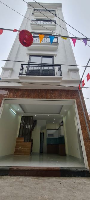 Bán căn góc 5 tầng, đường thông Ôtô vào nhà. Cách 280m đến trường THPT Tân Lập, Đan Phượng
