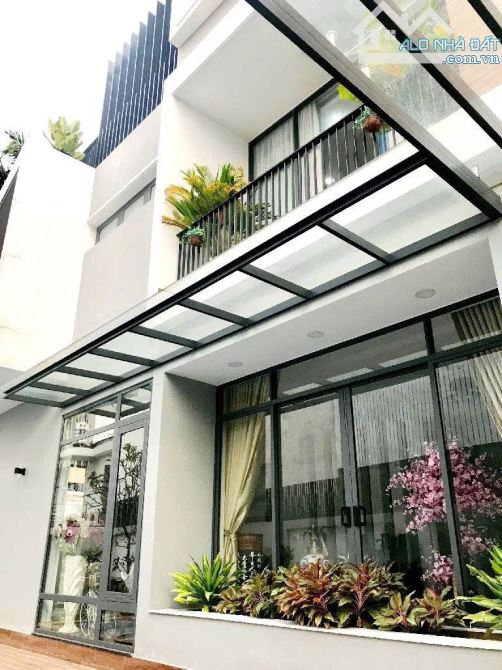 Bán Biệt Thự Sân Vườn Gò Vấp – 4 Tầng – Gara Ô Tô – Gần Công Viên – Giá 17.5 Tỷ