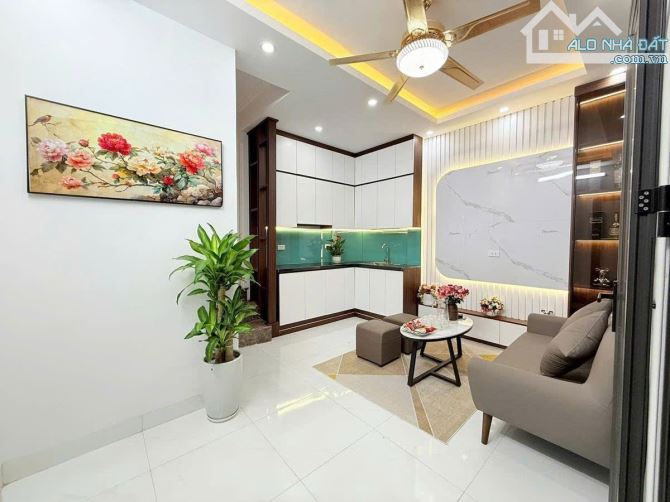 NHÀ ĐẸP PHỐ KIM GIANG,OTO TRÁNH-2 THOÁNG-FULL NỘI THẤT HIỆN ĐẠI 5 TẦNG 25M 6 TỶ