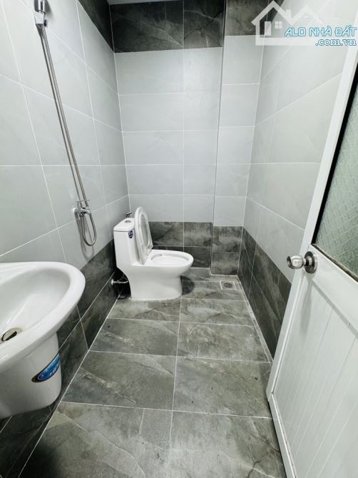 BÁN NHÀ HUỲNH THỊ HAI GẦN BỆNH VIỆN QUẬN 12, 2 TẦNG MỚI Ở NGAY, DT 88M2 (4.5 × 20 ),GIÁ RẺ - 10