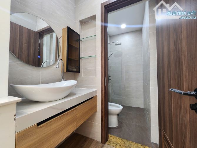 Bán nhà MT ngay Thạch Thị Thanh,Quận 1,DT:4,2mx16m.K/C 3 tầng,ở và kd, Giá bán 17,5 tỷ TL - 10