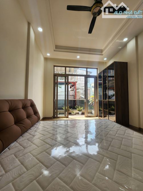 Bán nhà MT ngay Thạch Thị Thanh,Quận 1,DT:4,2mx16m.K/C 3 tầng,ở và kd, Giá bán 17,5 tỷ TL - 11