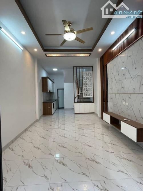 CHÍNH CHỦ CẦN B Á N NHANH NHÀ 5 TẦNG MỚI CỨNG TẠI THANH LÂN THANH ĐÀM - 1