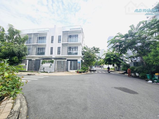 Biệt Thự Góc 2MT Đường Nguyễn Hoàng-Trệt 2 Lầu Sân Thượng-Đối Diện Công Viên-Giá 40 Tỷ TL - 1