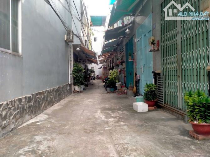 Bán nhà Quận 8 - 45m2 - 3 Tầng 4 PN - Hẻm ba gác tránh , giá chỉ 3 tỷ 5 - 2