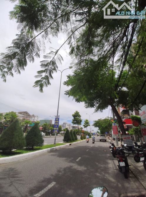 Bán nhà 3 tầng 3 mê đúc mặt tiền đường Ngũ Hành Sơn, bên cạnh Đại học Kinh Tế Đà Nẵng - 1
