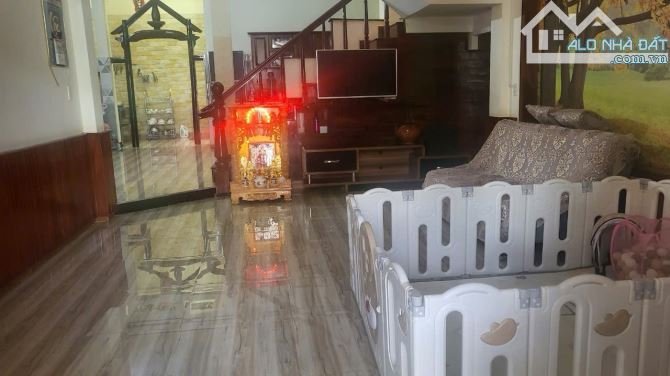 Bán nhà 2 tầng hẻm Thống Nhất, trung tâm thành phói - 1