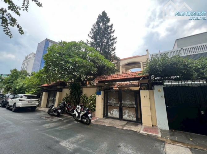 Kẹt tiền cần bán căn Biệt Thự tâm huyết (14x26) 366m giá cực tốt chỉ 110 tỷ - 1