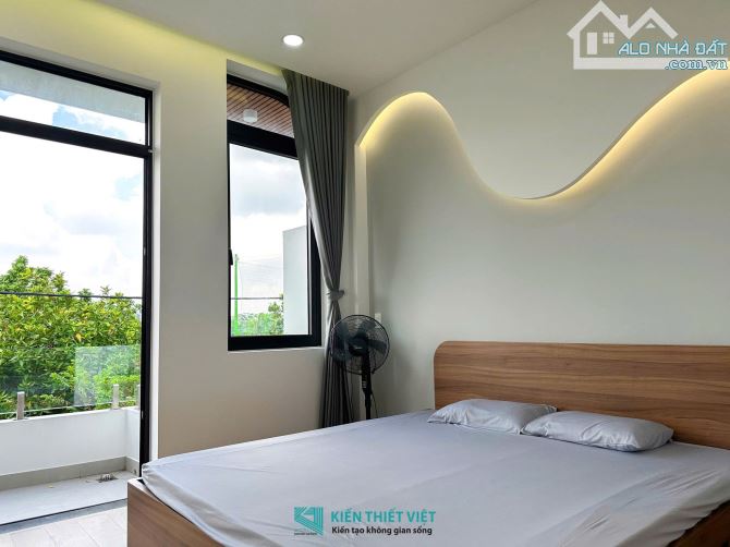 BÁN NHÀ NGAY UỶ BAN NHÂN DÂN HUYỆN BẾN LỨC ,THIẾT KẾ 1 TRỆT 2 LẦU .GIÁ CHỈ 1 TỶ 050TRIỆU - 1