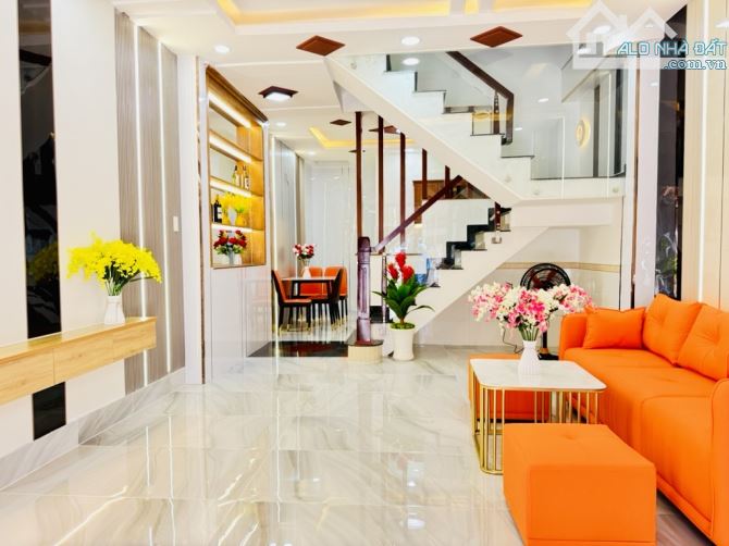 Bán nhà Phạm Văn Chiêu Hẻm xe hơi đỗ cửa, 4m x 11m, sổ riêng, chỉ hơn 5 tỷ - 1